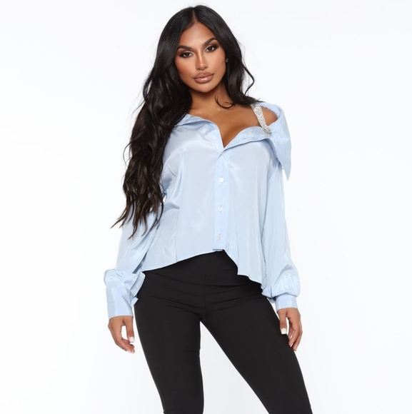 Fashion Nova Tops - 💥Fashion Nova Blue Top with Rhinestone Strape